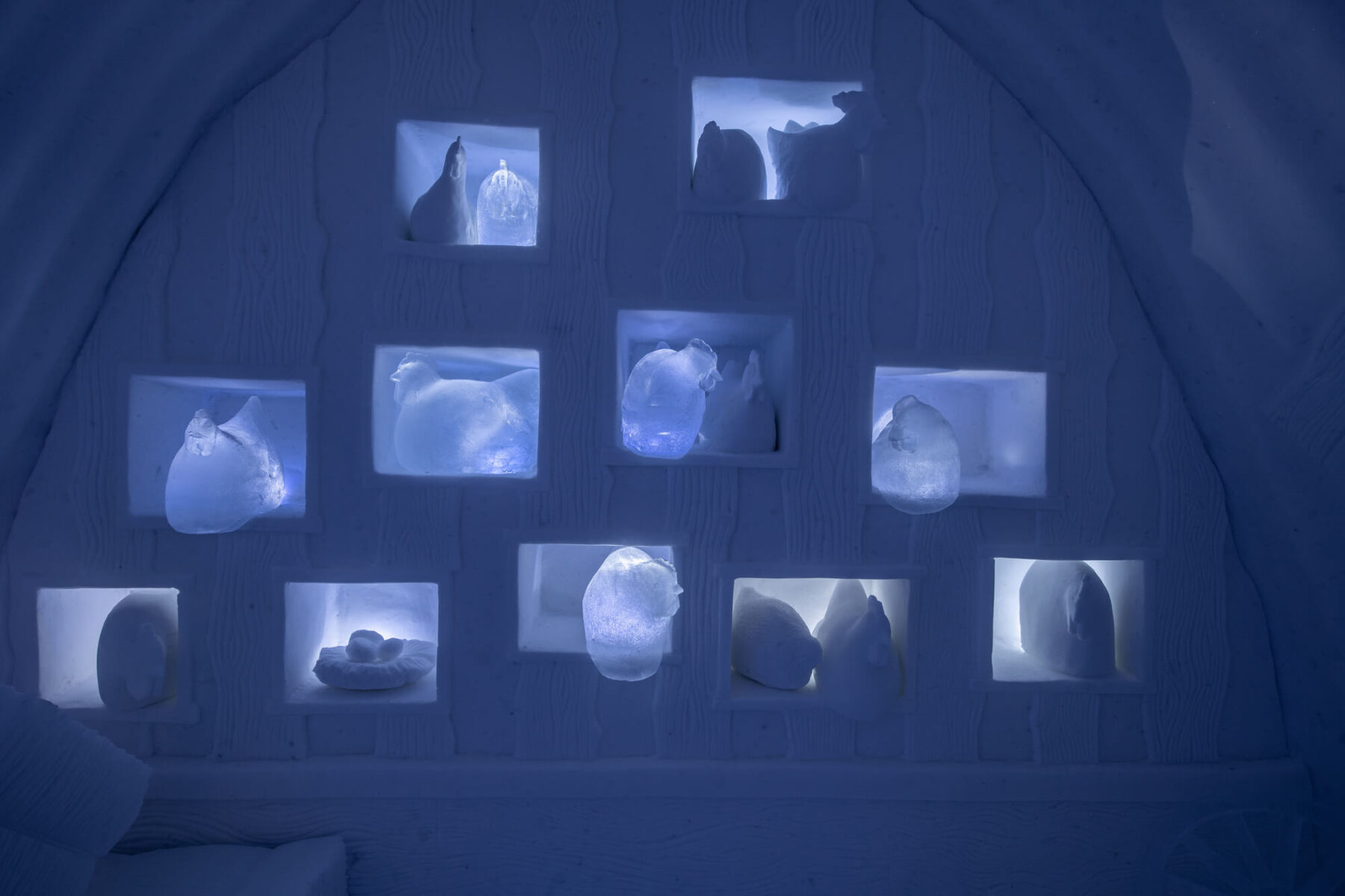 icehotel32 art suite to bed with the chickens by edith van de wetering and wilfred stijger ak