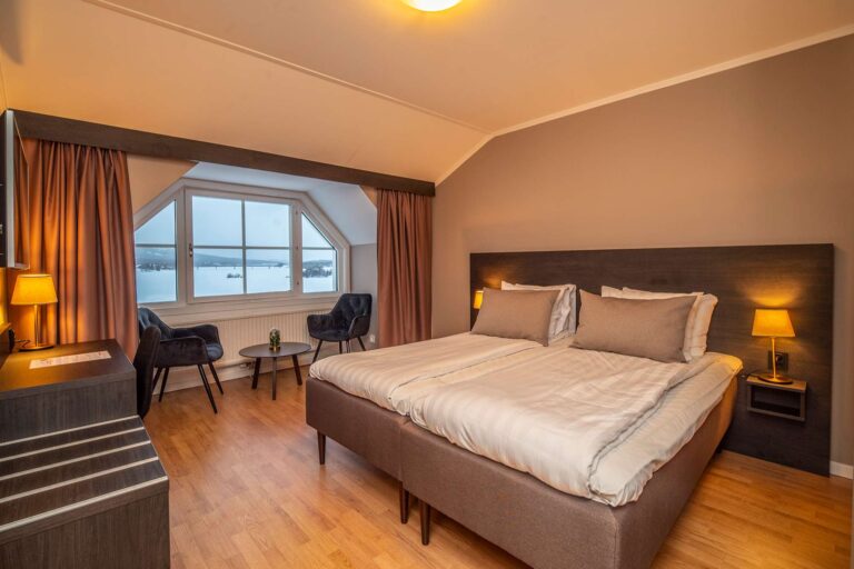 grand arctic hotel room1