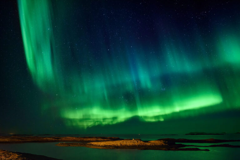 iceland aurora borealis over stykkisholmur snaefellsnes rth