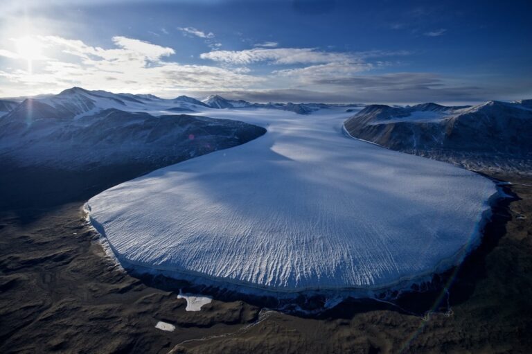 Dry Valleys Ross Sea 1600x1066 Compressed