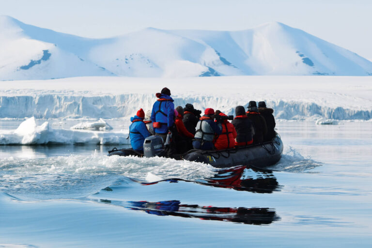 spitsbergen zodiac cruise copyright johanna vakkila pq