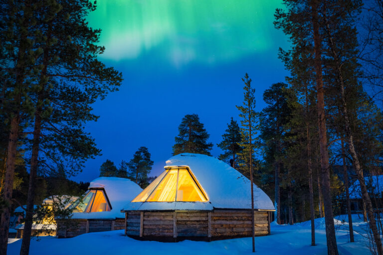 nangu-wilderness-hotel-aurora-log-cabin-with-northern-lights-whs