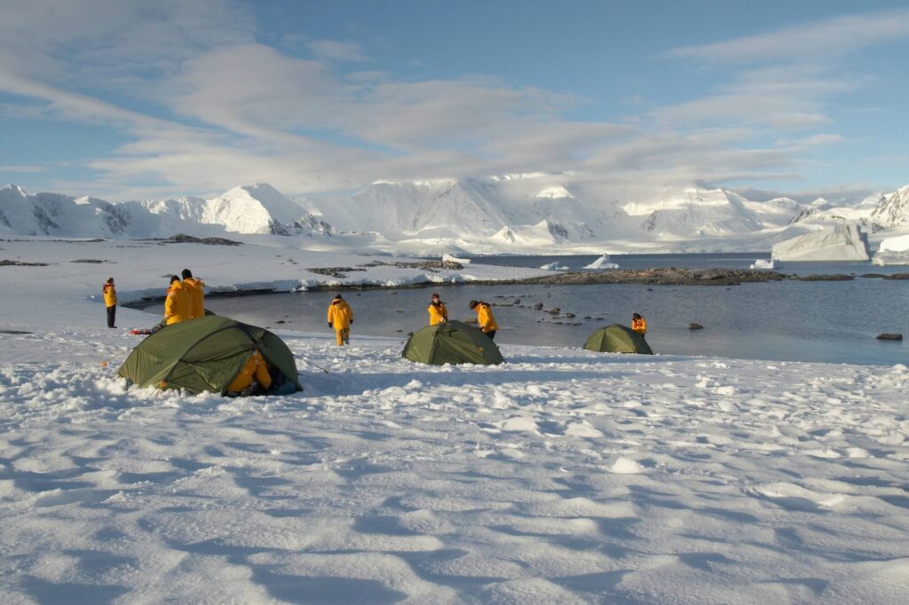 antarctica-camping-on-the-continent-qe