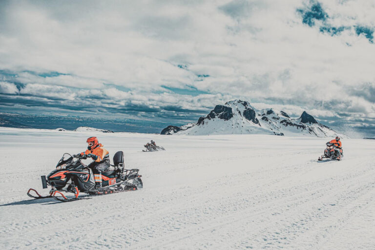 iceland-highland-base-guided-snowmobile-adventure