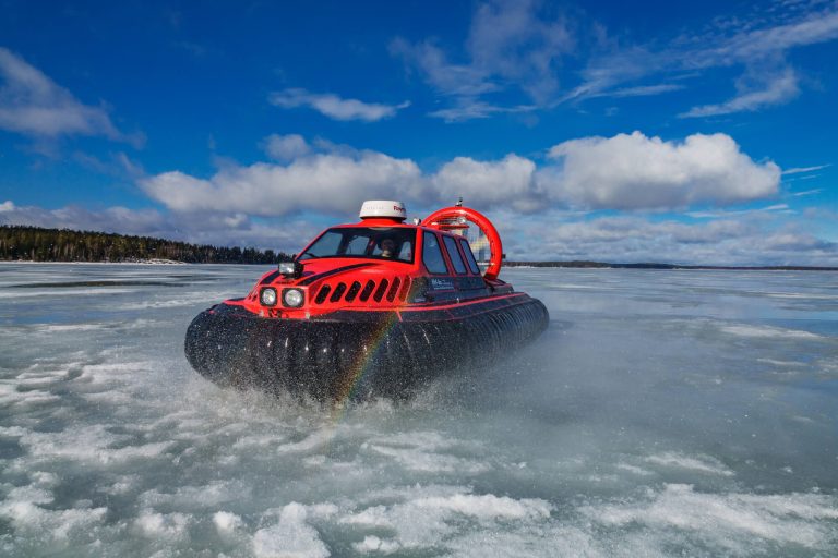 swedish-lapland-lulea-hovercraft-ice-experience