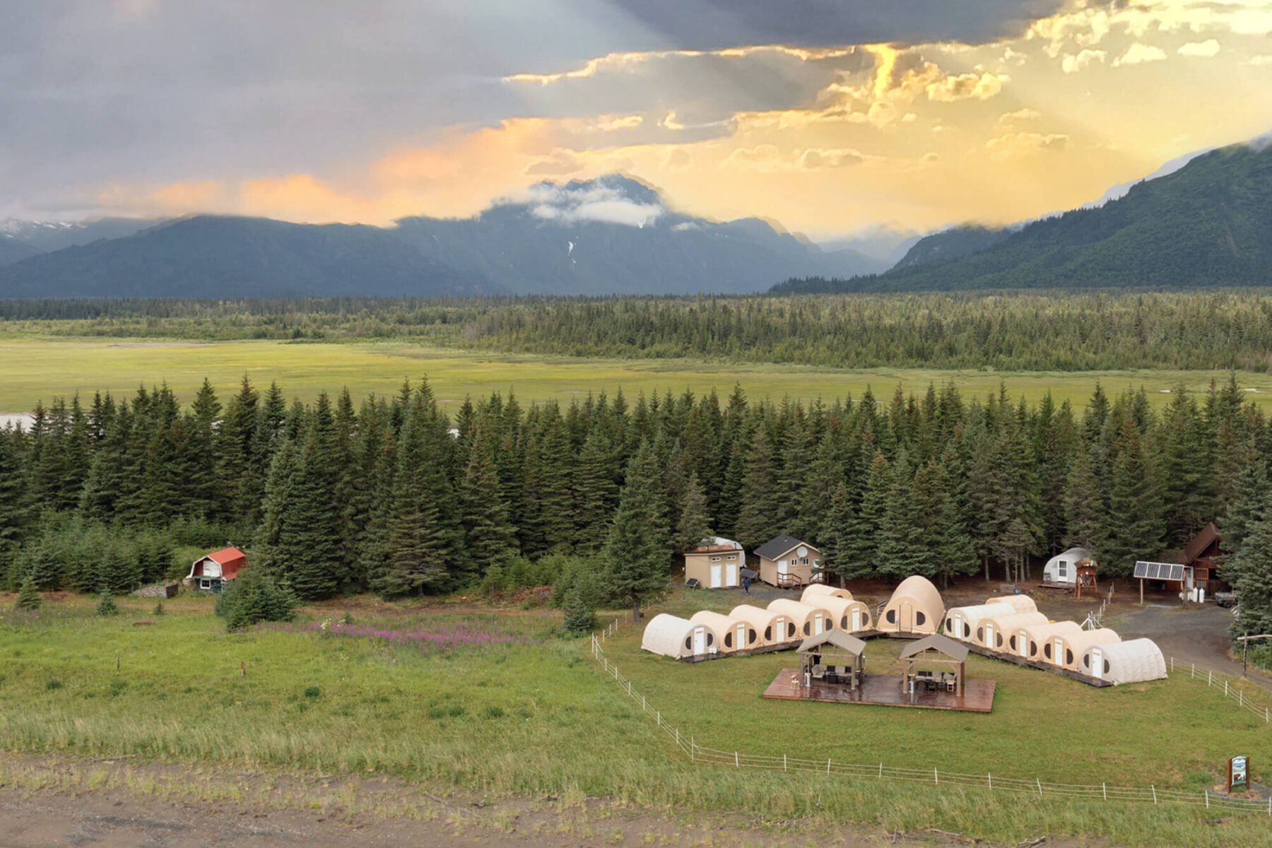 alaska-bear-camp-exterior-view-mountains