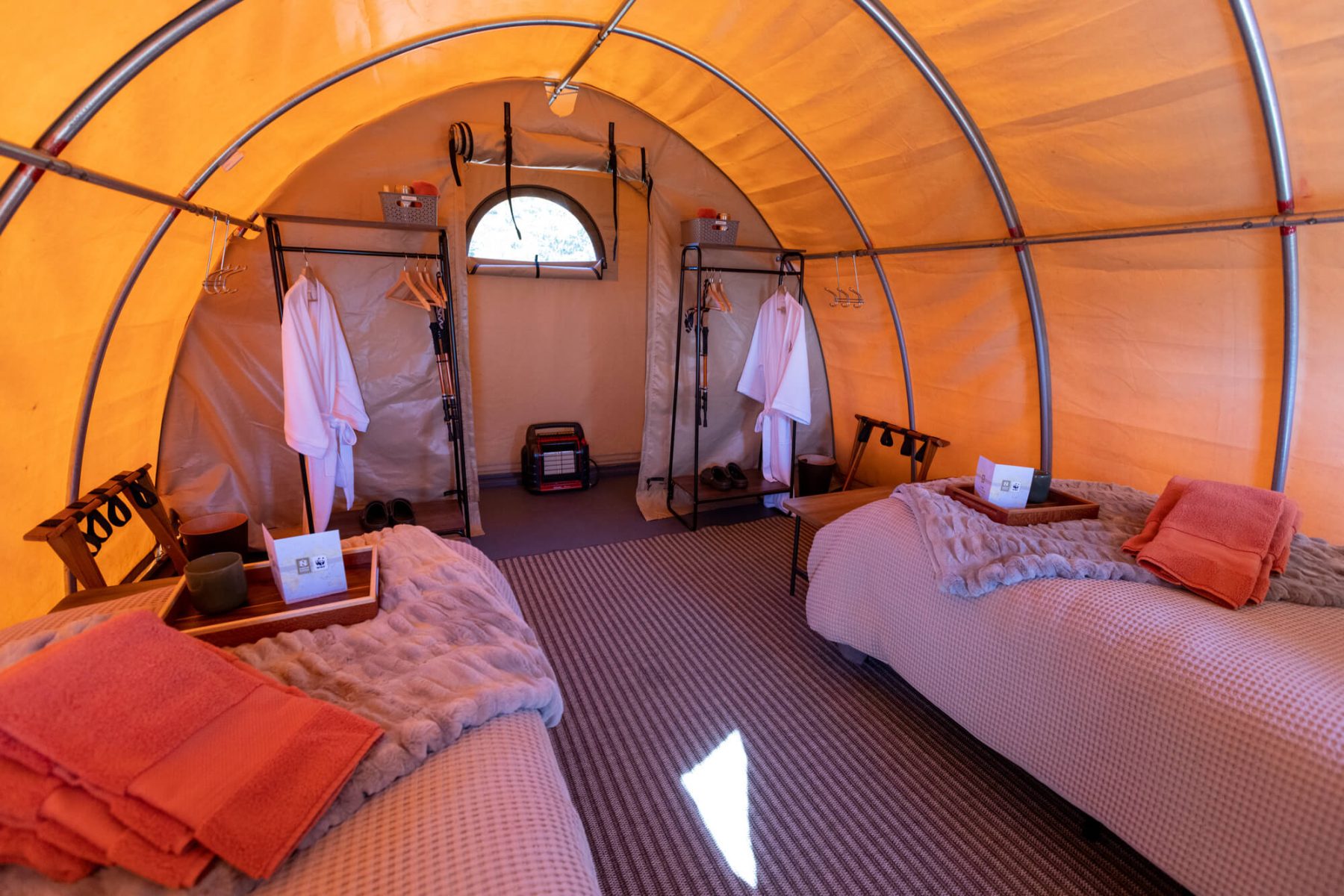 alaska-bear-camp-tent-accommodation