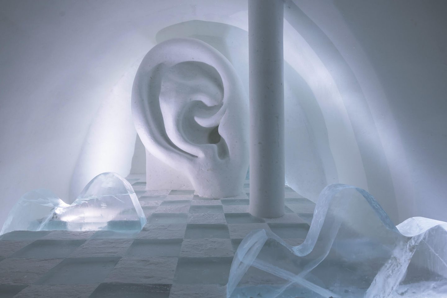 icehotel34-obscura-deluxe-art-suite-by-lukas-petko-ak