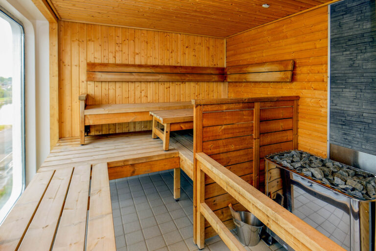 quark-ocean-explorer-interior-sauna