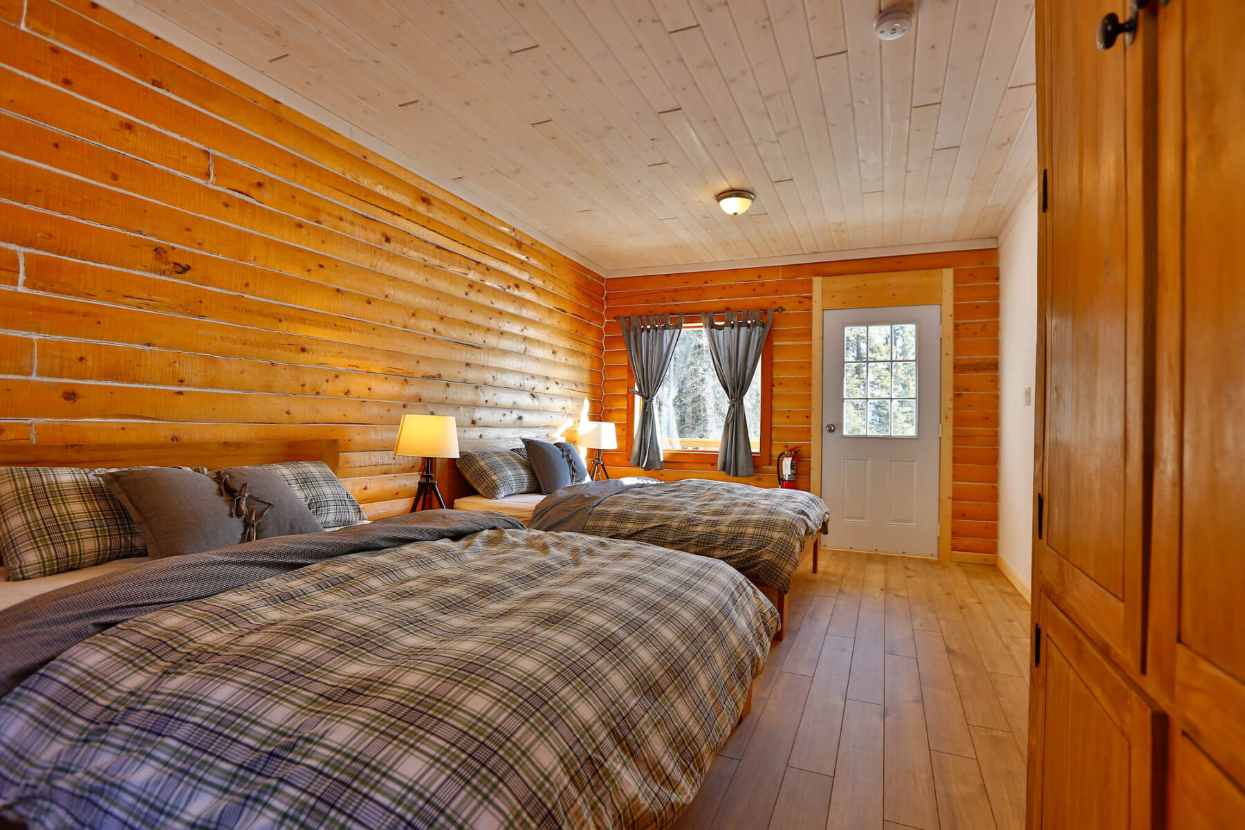 southern-lakes-resort-cabin-two-queen-bed-interior