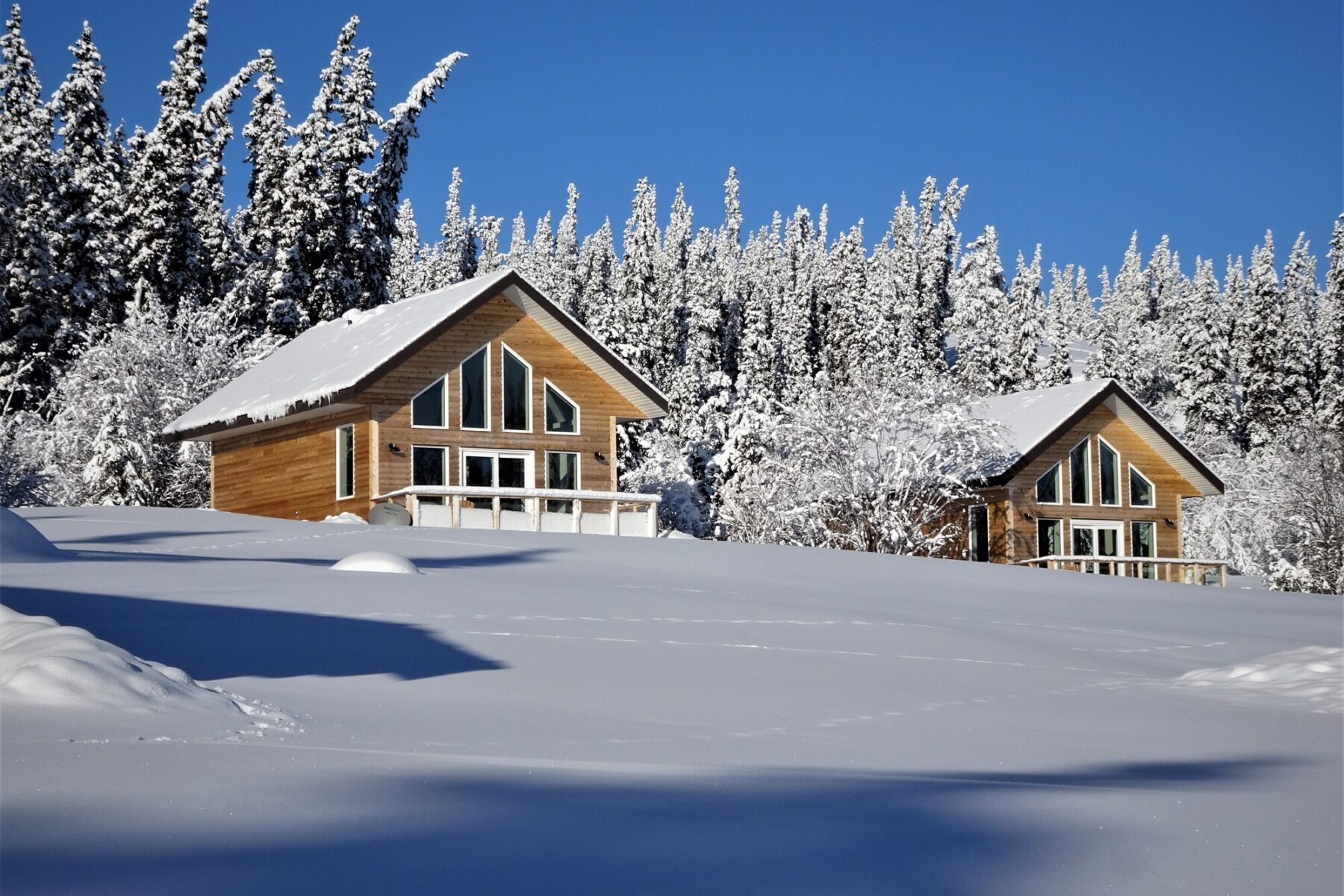 southern-lakes-resort-winter-cabins-villas-exterior-snow