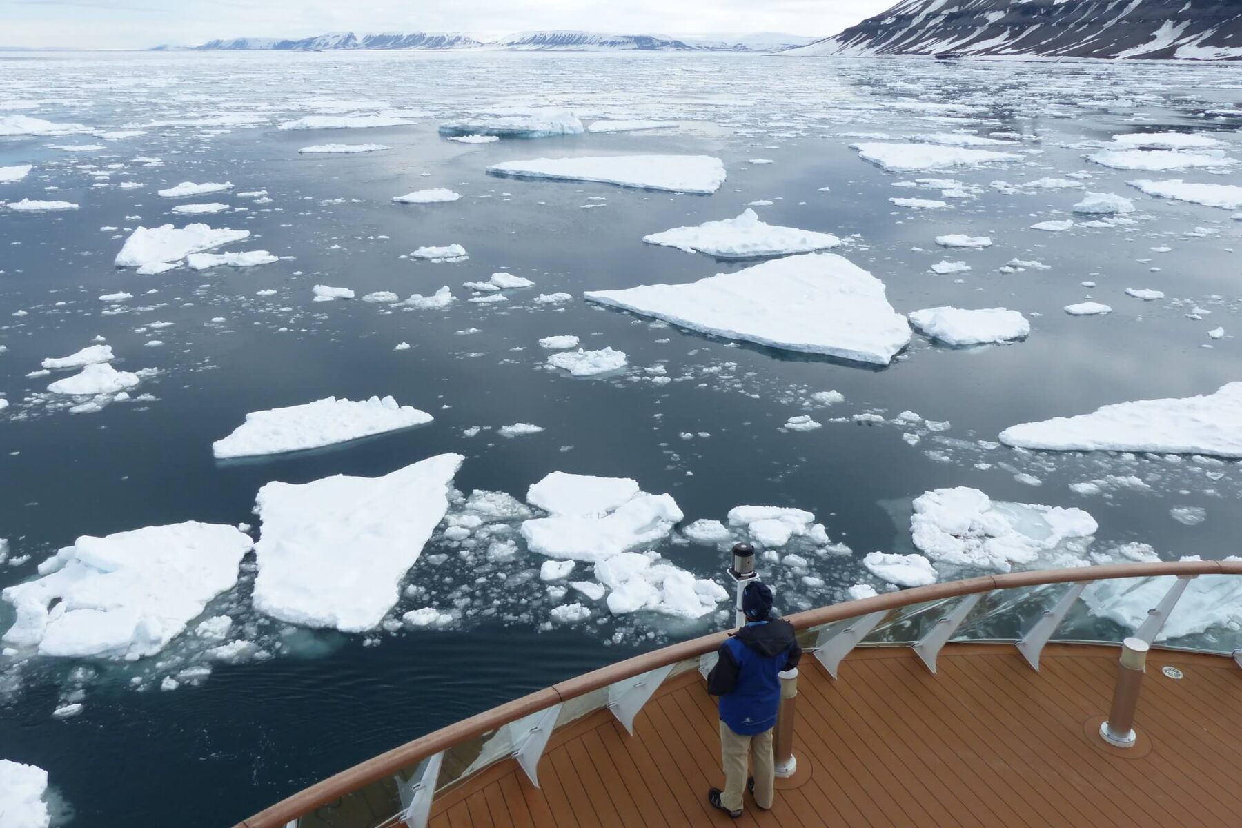 arctic-scenery-bow-of-ship-pf
