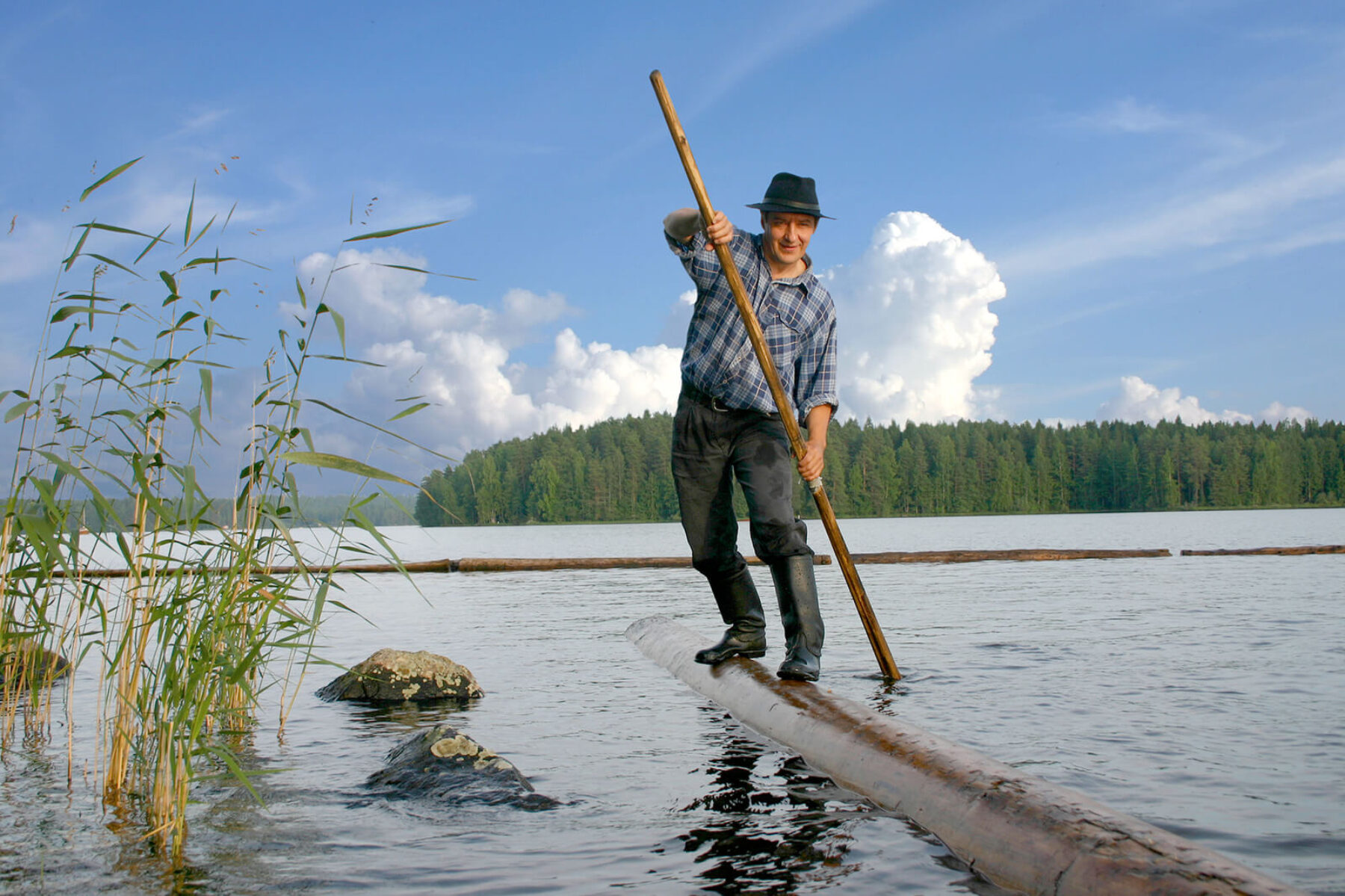 finland-jätkänkämppä-lumberjack-demonstrating