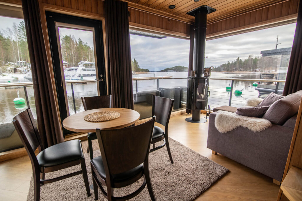 järvisydän-houseboat-interior