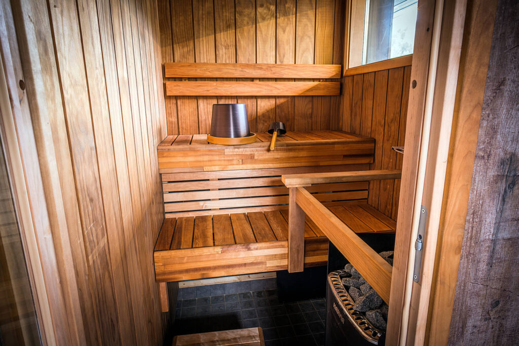 järvisydän-houseboat-sauna