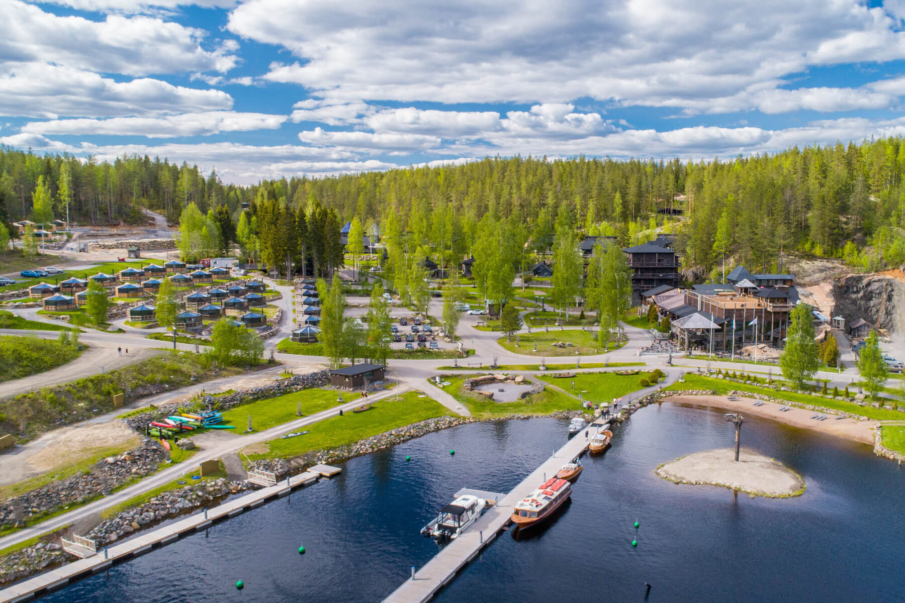 järvisydän-resort-from-the-lake