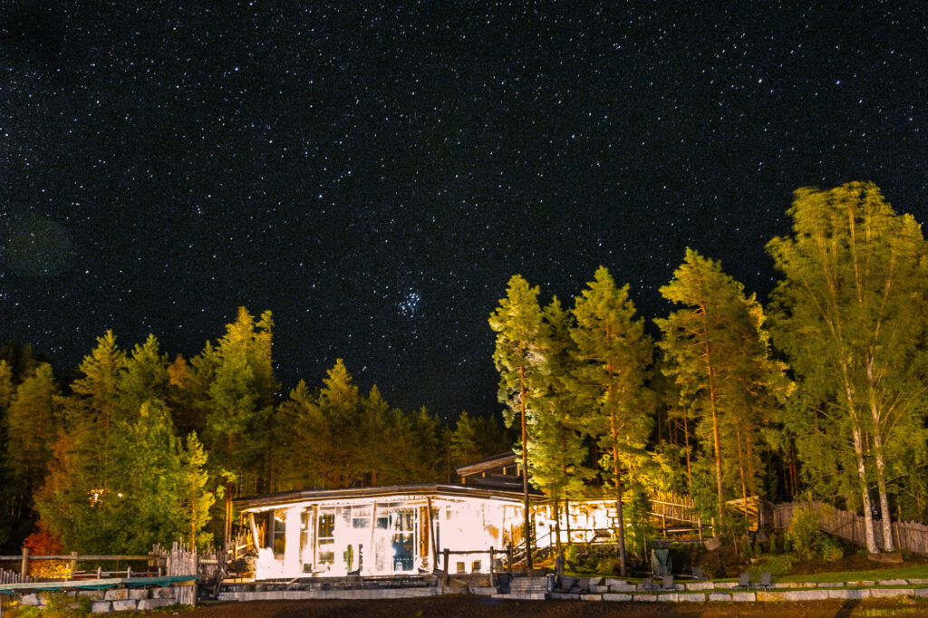 järvisydän-spa-exterior-stars