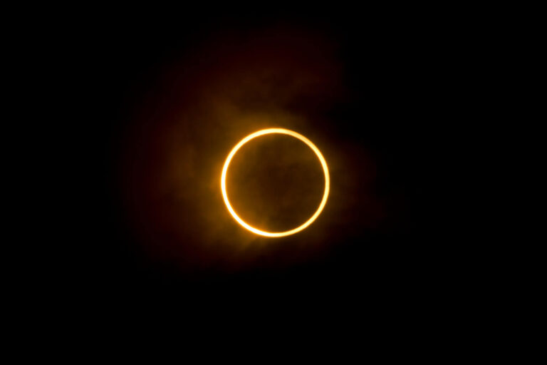 total-solar-eclipse-sun-corona-istk
