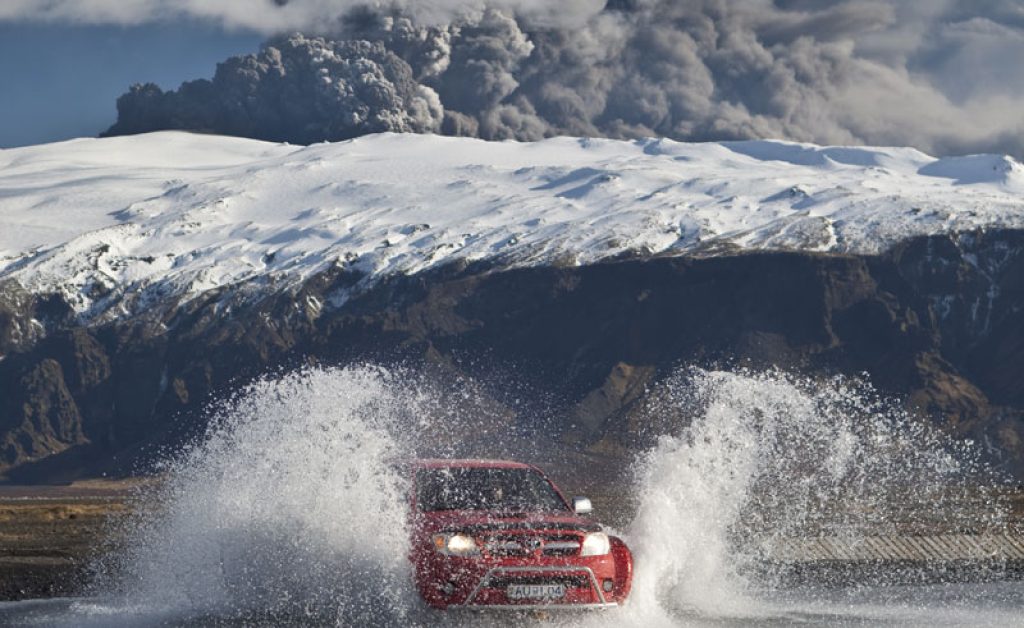 iceland volcano eruption jeep rth