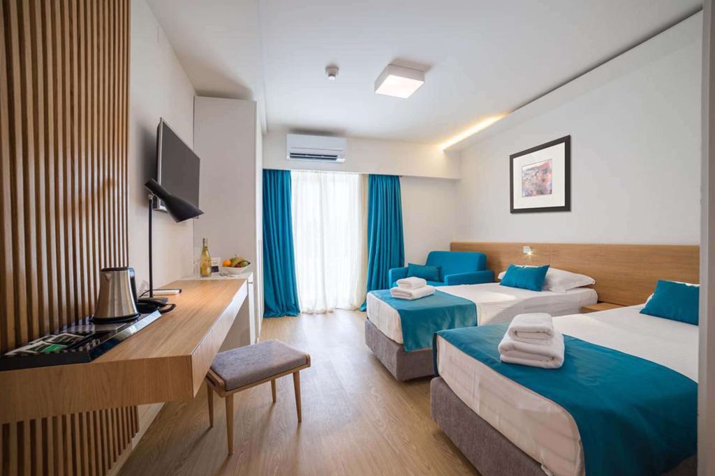 edu mont hotel admiral bedroom