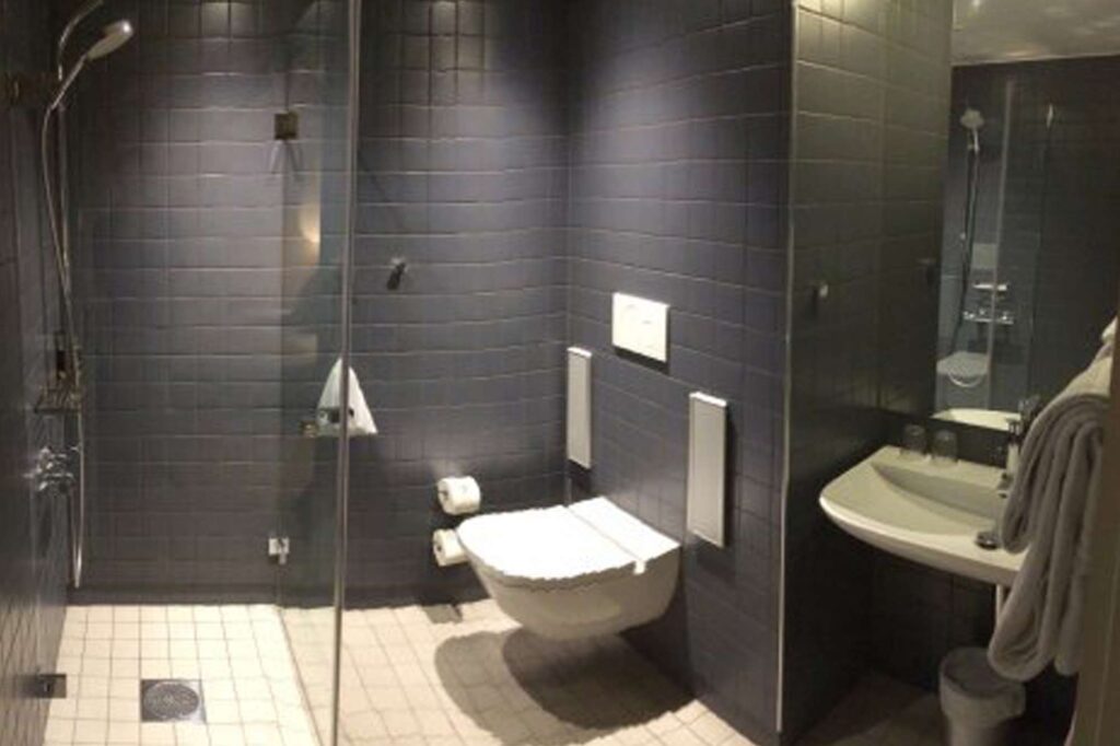 edu norway hotel Zander bathroom
