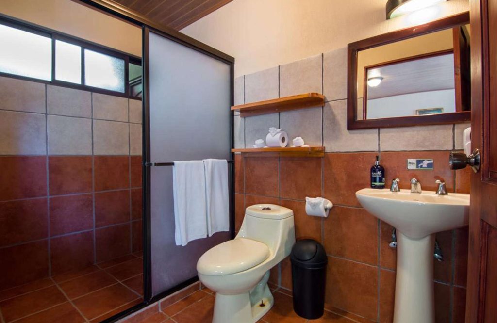 edu costarica hotel monteverde bathroom