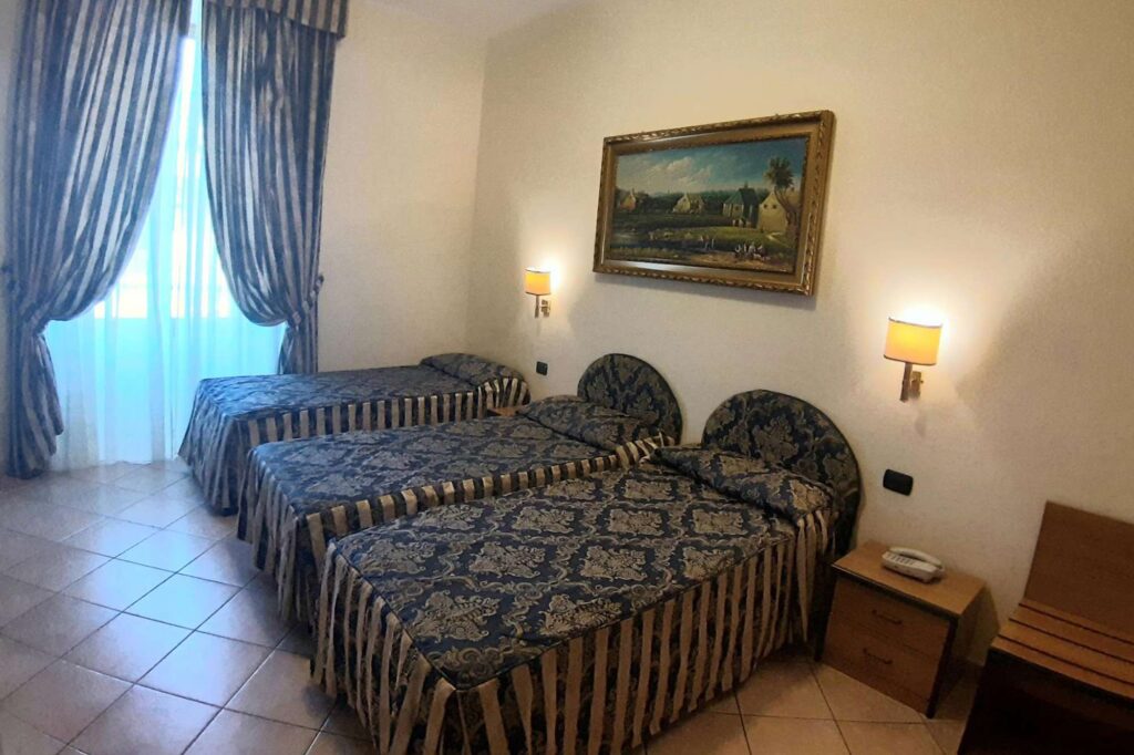edu rome hotel mariano bedroom