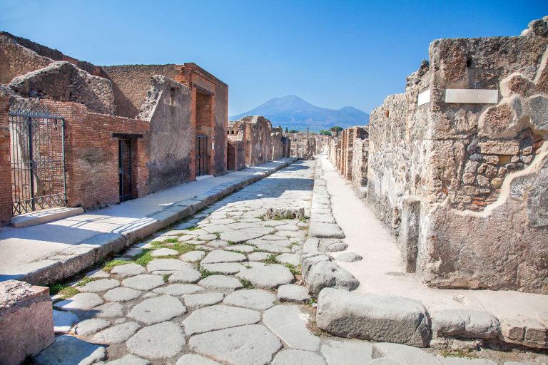 italy pompeii street bay of naples istk